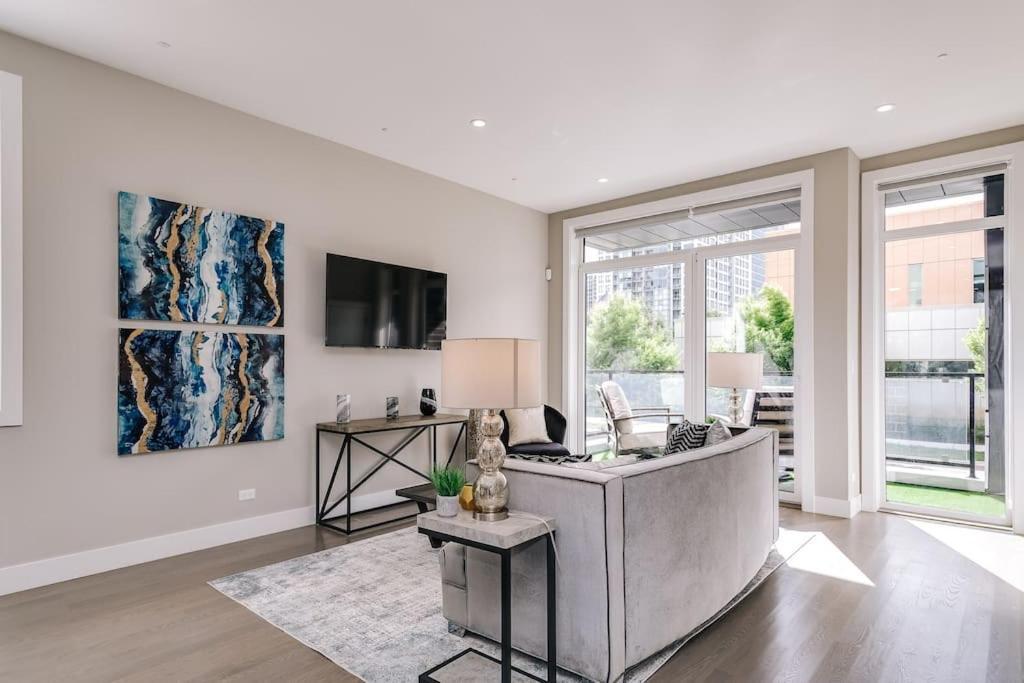 Stunning Duplex Condo #1 - Downtown River North Чикаго Экстерьер фото