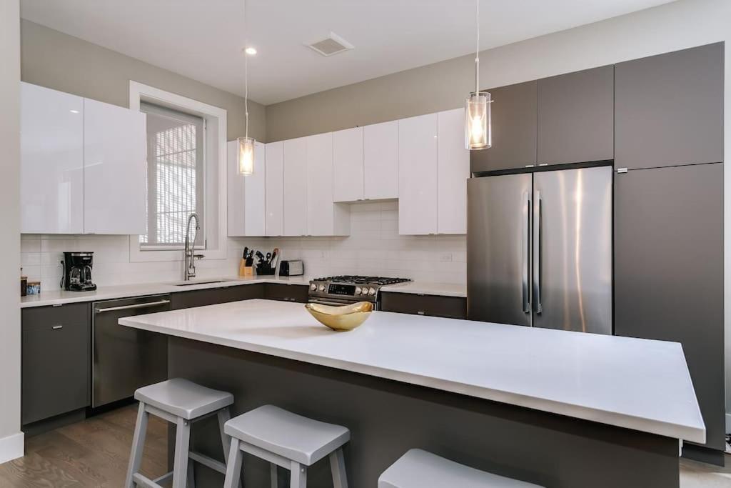 Stunning Duplex Condo #1 - Downtown River North Чикаго Экстерьер фото