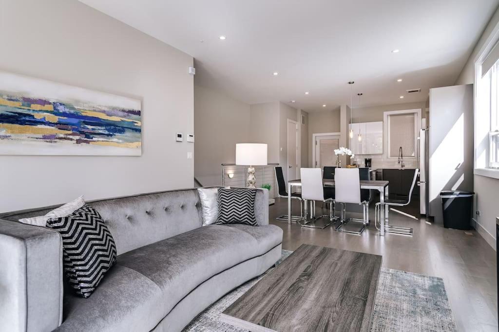 Stunning Duplex Condo #1 - Downtown River North Чикаго Экстерьер фото