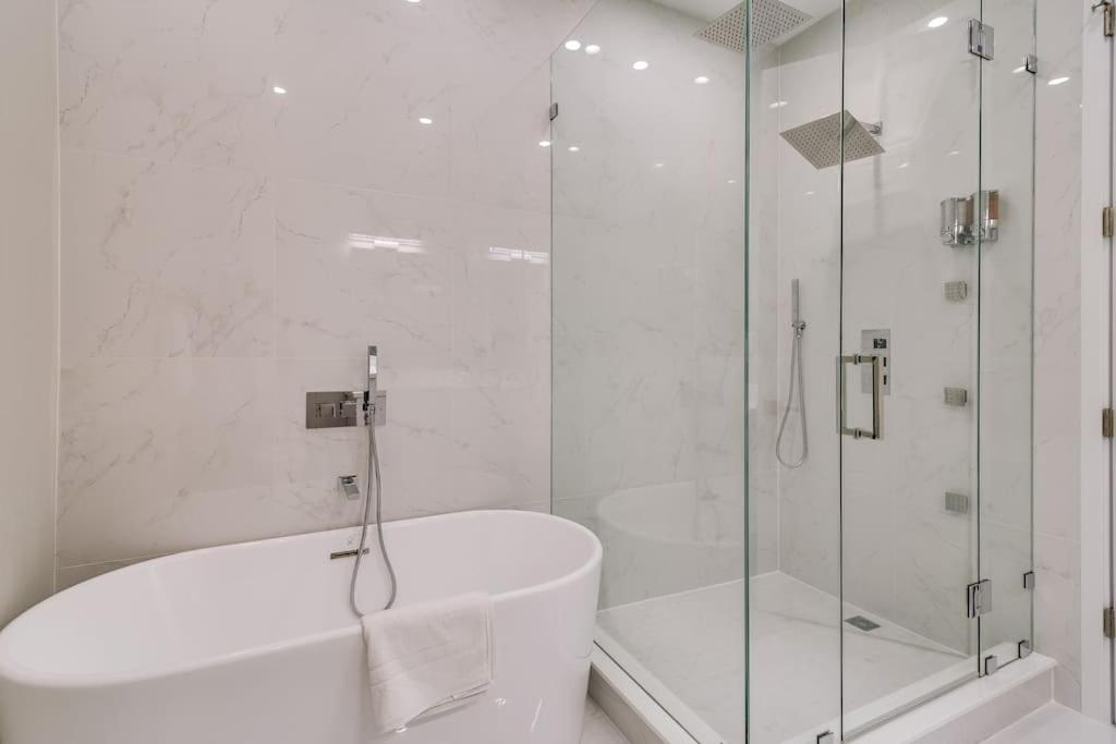 Stunning Duplex Condo #1 - Downtown River North Чикаго Экстерьер фото